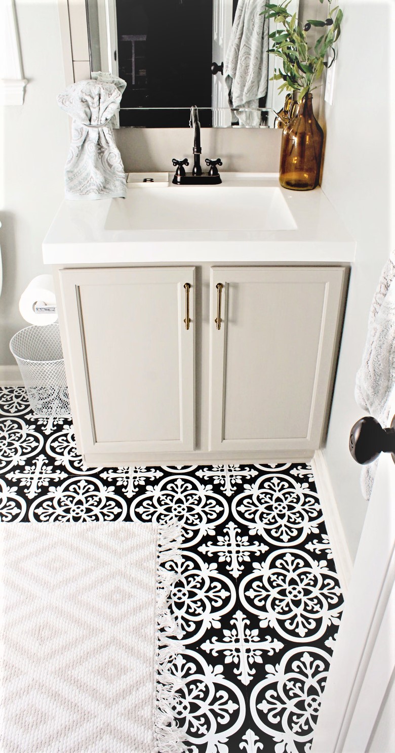 Gothic Vinyl Floor Tile: £16 per 0.93 m2 (780 x 1488 Pixel)